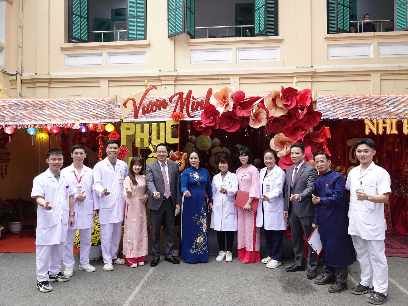 Bệnh viện Đa khoa Xanh Pôn khai mạc chương trình “Phố Tết Xanh Pôn 2026 – Tết sum vầy, Xuân dâng Đảng”